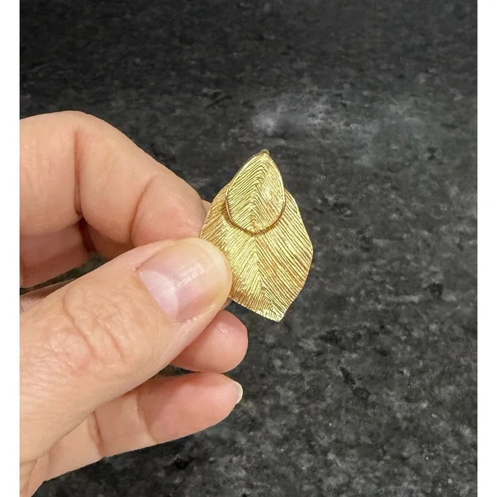 Amway Brushed Gold Tone Metal Leaf Brooch or Pendant Signed Vintage 1980's